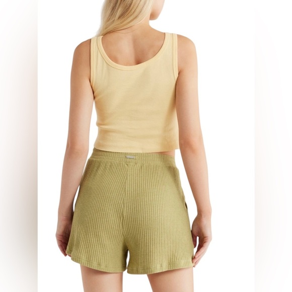 Billabong Garden Goddess Cotton
Graphic Logo Yellow Tank Top NWT M L - Picture 2 of 15